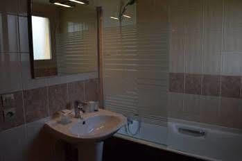 Montgeron Confort Hotel מראה חיצוני תמונה